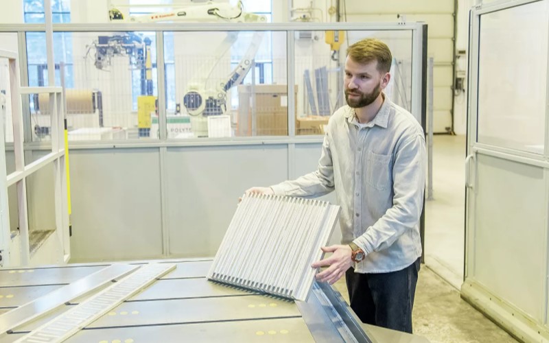 A lightweight and durable radiator for cooling electric vehicle batteries